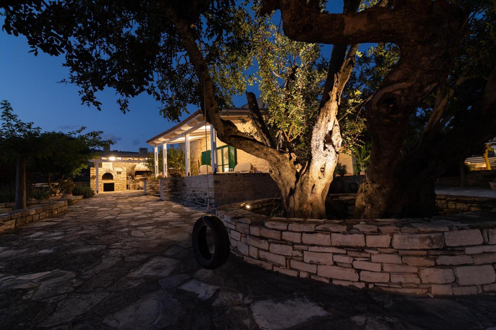 Carob Villa Moírai 外观 照片