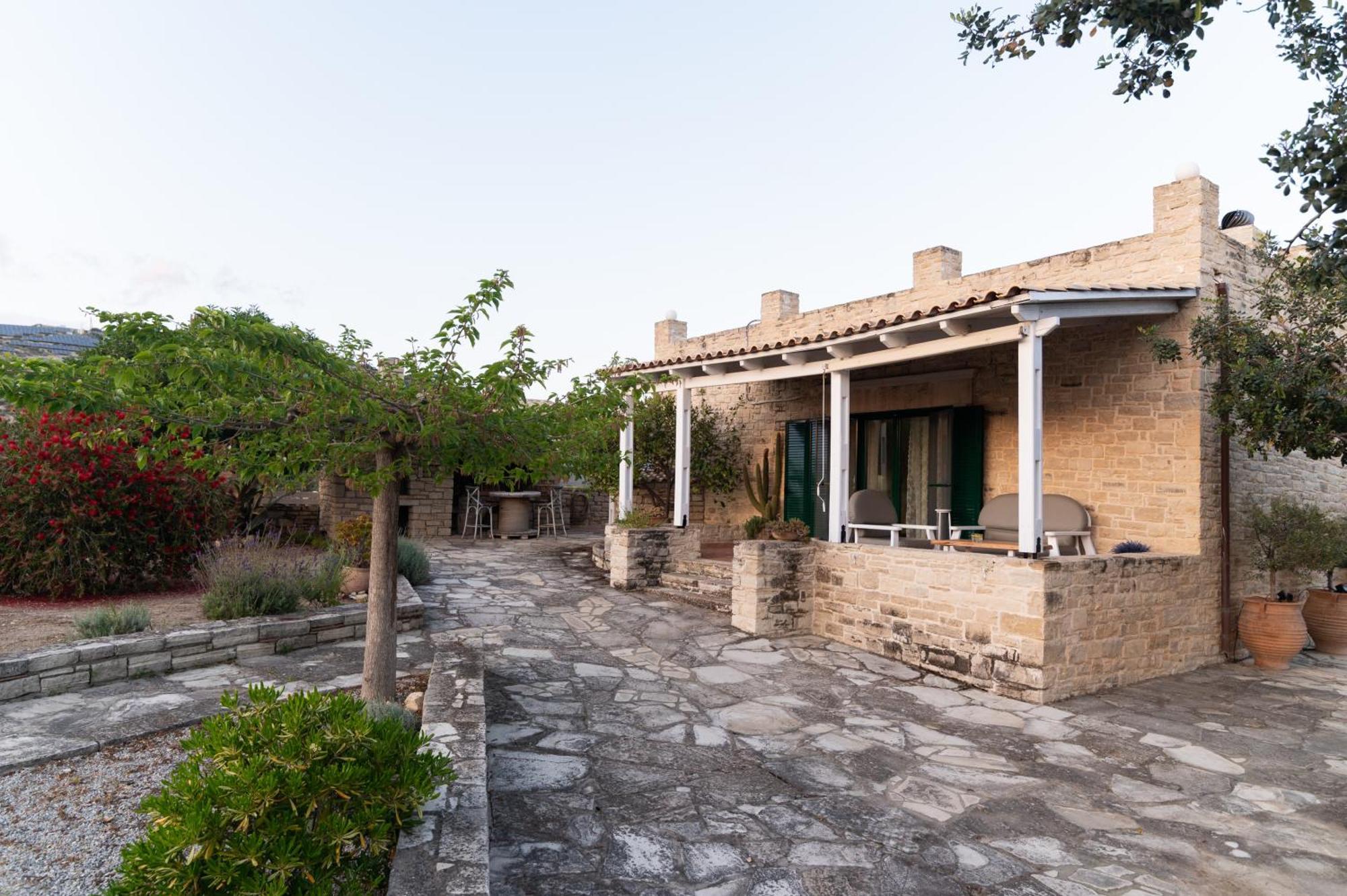 Carob Villa Moírai 外观 照片