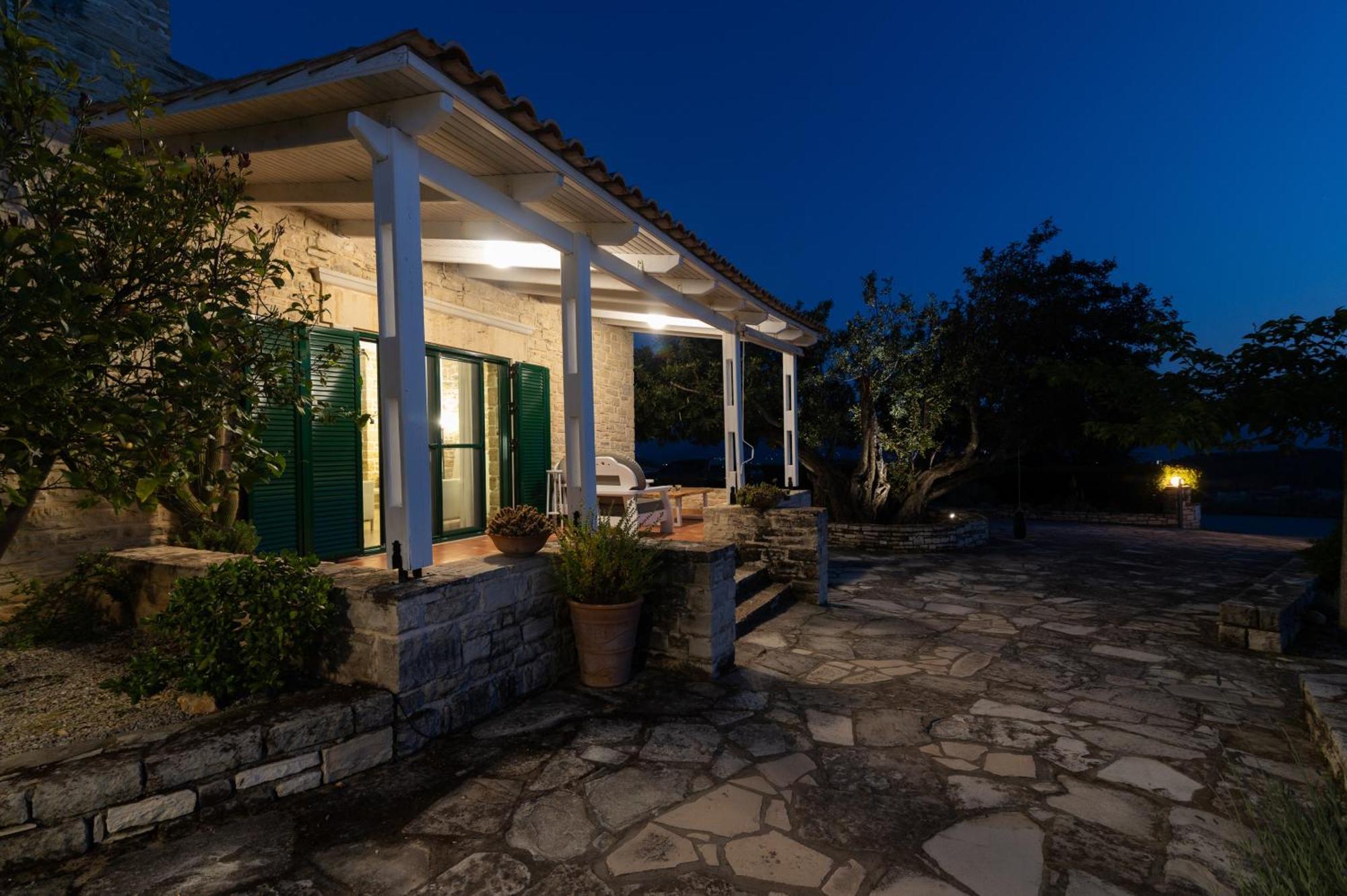 Carob Villa Moírai 外观 照片